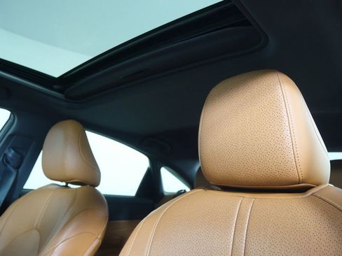 Used 2019 Toyota Avalon Limited image 13