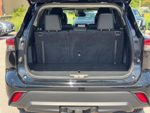 Used 2023 Toyota Highlander XLE AWD/4WD image 9