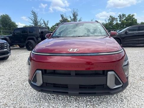 Used 2024 Hyundai Kona SEL w/ Convenience Package FWD image 2