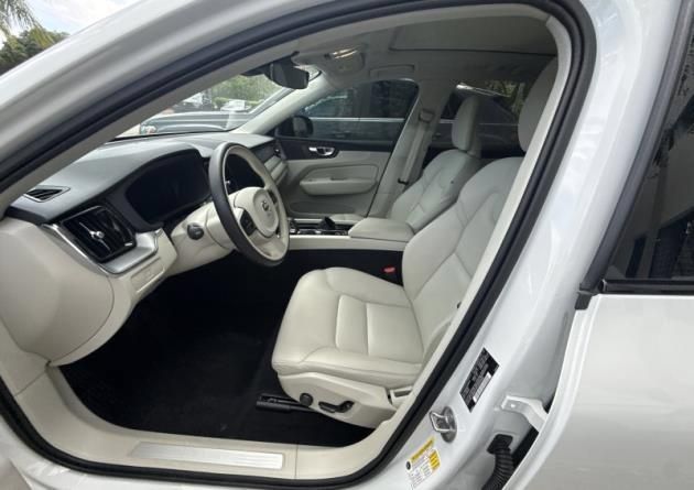 Used 2025 Volvo XC60 B5 Core w/ Protection Package Premier AWD/4WD image 3
