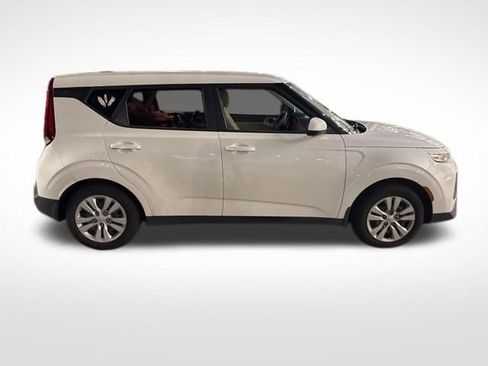 Used 2022 Kia Soul LX image 4
