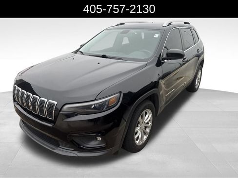 Used 2019 Jeep Cherokee Latitude w/ Cold Weather Group FWD image 1