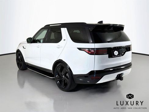 Used 2025 Land Rover Discovery Dynamic SE AWD/4WD image 8