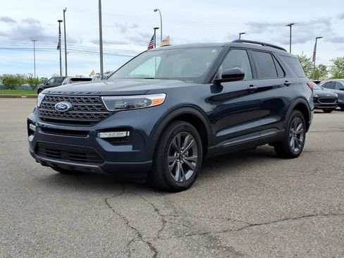 Certified 2024 Ford Explorer XLT w/ Equipment Group 202A AWD/4WD image 3