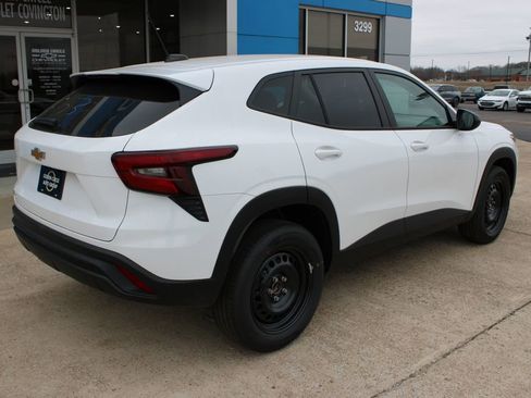 New 2026 Chevrolet Trax LS image 9