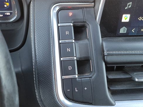 Used 2022 Chevrolet Suburban Premier image 15