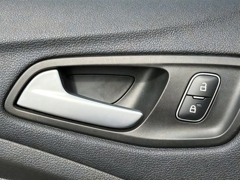 Used 2018 Ford Escape SE FWD image 17