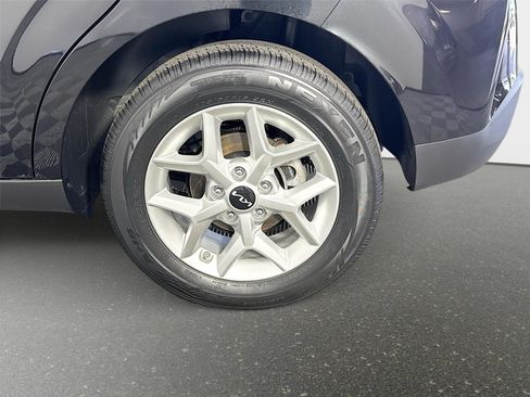 Certified 2025 Kia Soul LX w/ LX Technology Package FWD image 28