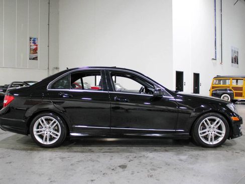 Used 2012 Mercedes-Benz C 300 4MATIC Sedan image 7