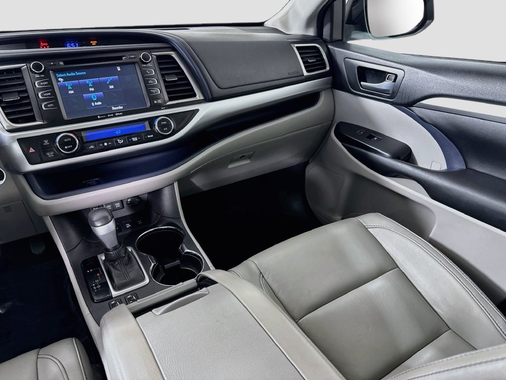 Used 2017 Toyota Highlander XLE w/ Carpet Mat Package AWD/4WD image 23