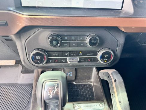Used 2024 Ford Bronco Outer Banks image 17