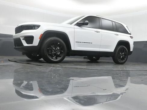 New 2025 Jeep Grand Cherokee Altitude AWD/4WD image 33