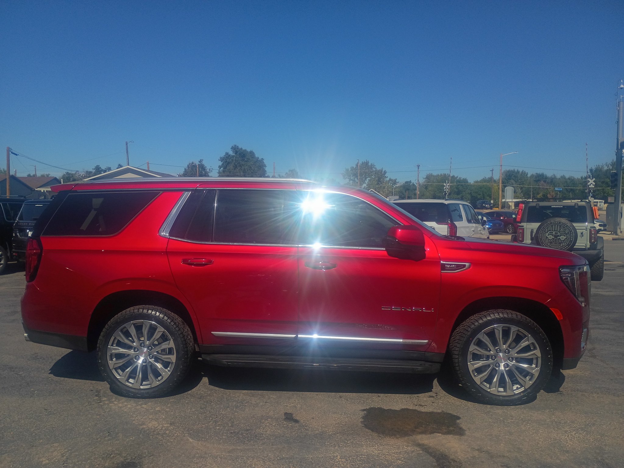 Used 2023 GMC Yukon Denali AWD/4WD image 5