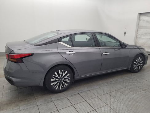Used 2024 Nissan Altima 2.5 SV image 10