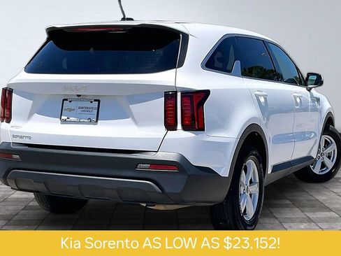 Used 2023 Kia Sorento LX FWD image 2