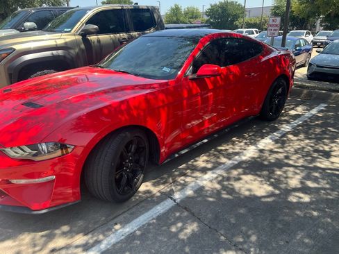 Used 2018 Ford Mustang Coupe w/ Black Accent Pkg RWD image 2
