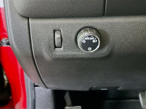Used 2018 Chevrolet Colorado LT RWD image 11
