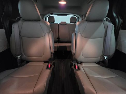 Used 2025 Toyota Sienna XLE w/ XLE Plus Package AWD/4WD image 14