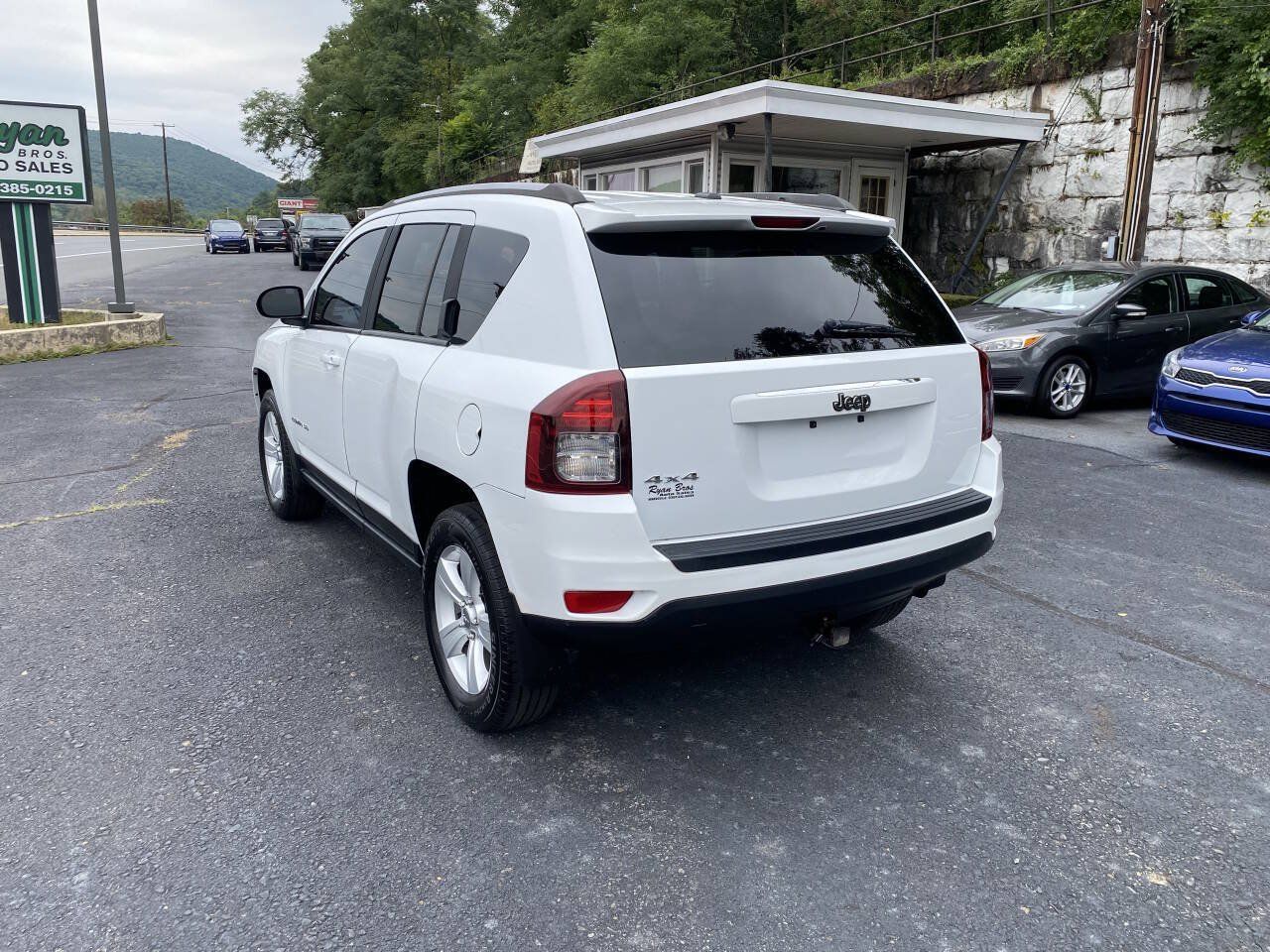 Used 2016 Jeep Compass Sport w/ Power Value Group AWD/4WD image 3