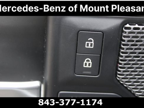 Used 2022 Land Rover Defender 110 image 21