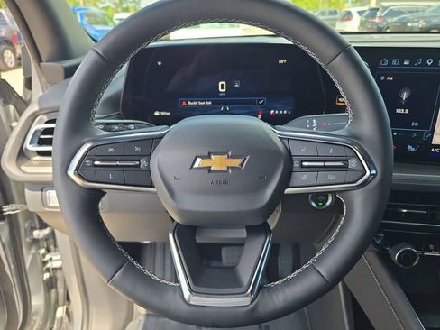 Used 2025 Chevrolet Traverse LT w/ Driver Confidence Package FWD image 26