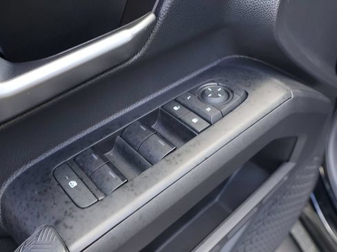 Certified 2025 Toyota Tacoma TRD Off-Road AWD/4WD image 11