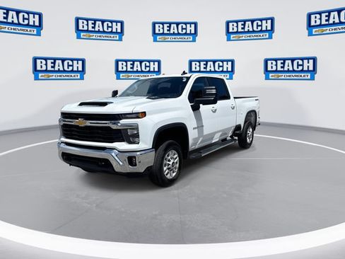 Used 2025 Chevrolet Silverado 2500 LT w/ Convenience Package AWD/4WD image 4