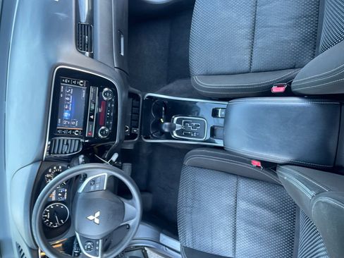 Used 2019 Mitsubishi Outlander ES image 15