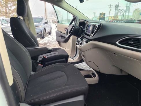 Used 2024 Chrysler Voyager LX image 16
