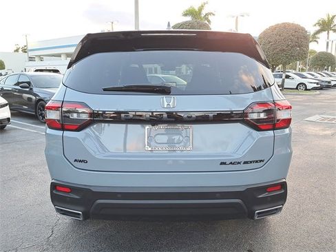 Certified 2025 Honda Pilot Black Edition image 5