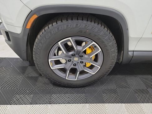 Used 2024 Rivian R1S Adventure image 9