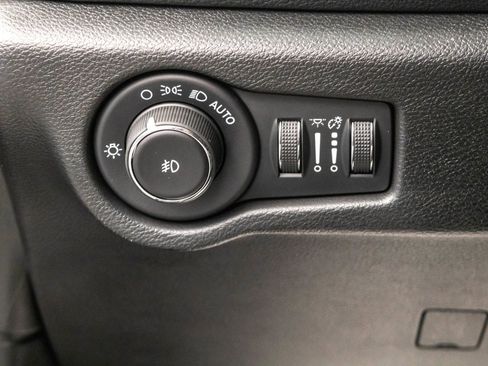 Used 2021 Chrysler Pacifica Limited w/ Uconnect Theater Family Group AWD/4WD image 19