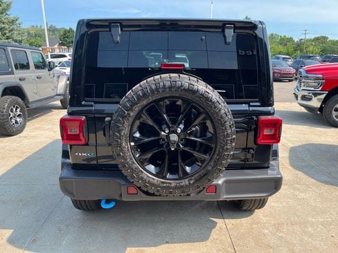Used 2024 Jeep Wrangler Unlimited Sahara AWD/4WD image 5