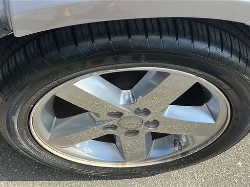 Used 2013 Dodge Avenger SXT FWD image 18