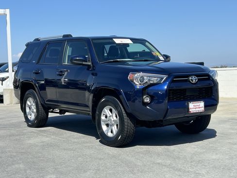 Certified 2024 Toyota 4Runner SR5 AWD/4WD image 2