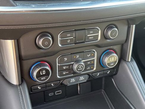 Used 2024 Chevrolet Suburban LT image 36