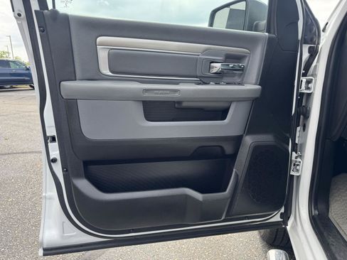 Used 2019 RAM 1500 Classic SLT AWD/4WD image 12