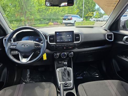 Used 2023 Hyundai Venue SEL FWD image 7
