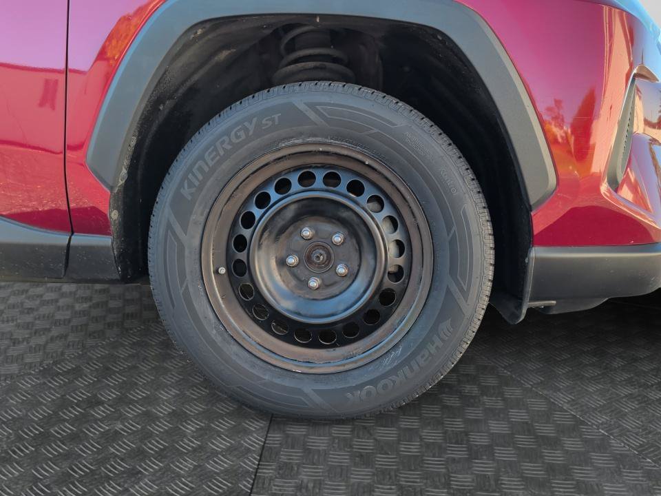 Used 2020 Toyota RAV4 LE FWD image 29