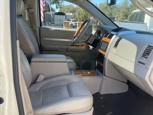 Used 2008 Chrysler Aspen Limited image 10