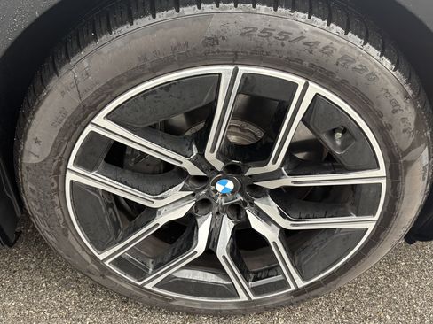 Used 2025 BMW 760i xDrive w/ Executive Package image 15