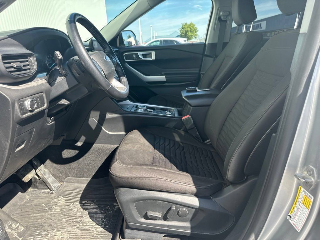 Used 2020 Ford Explorer XLT w/ Comfort Package AWD/4WD image 14