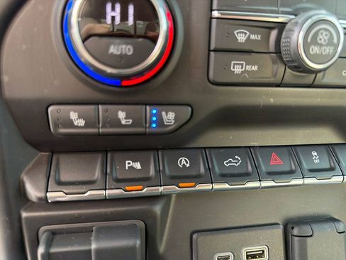 Used 2021 Chevrolet Silverado 1500 LTZ image 41