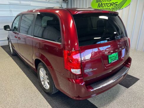 Used 2019 Dodge Grand Caravan SXT image 4