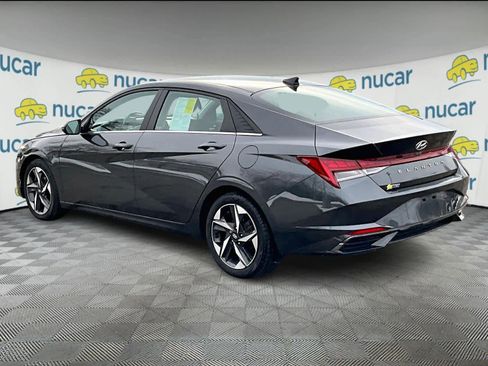 Used 2021 Hyundai Elantra SEL w/ Convenience + Premium Package image 4