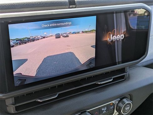 New 2025 Jeep Gladiator Sport image 18