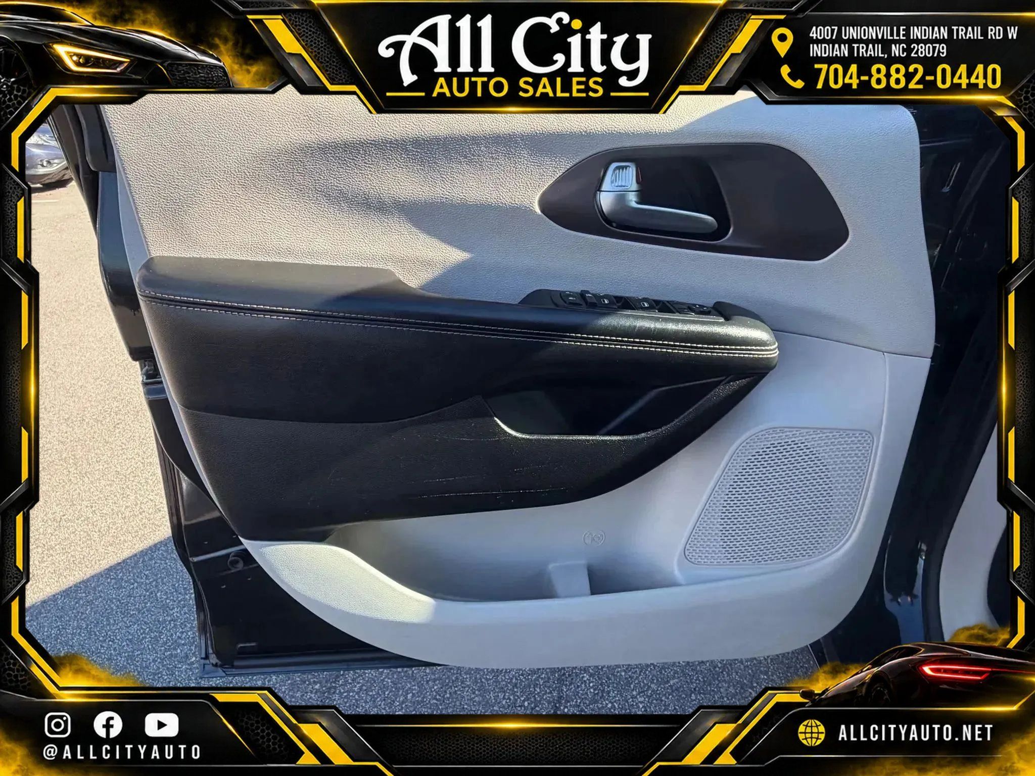 Used 2020 Chrysler Voyager Lxi FWD image 34
