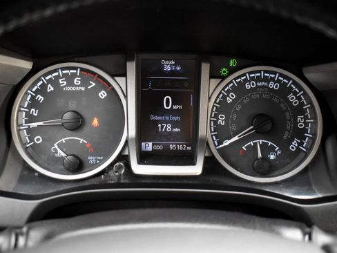 Used 2016 Toyota Tacoma SR5 image 18