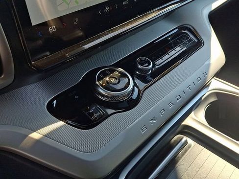 Certified 2025 Ford Expedition Active AWD/4WD image 15