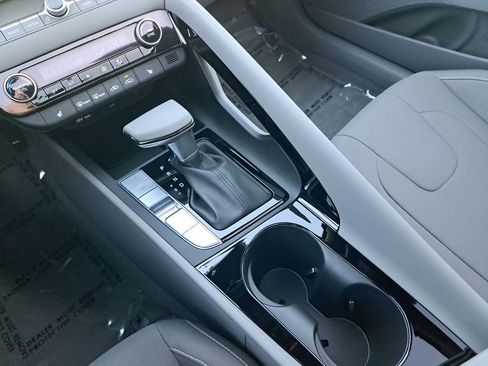 New 2025 Hyundai Elantra SEL image 28